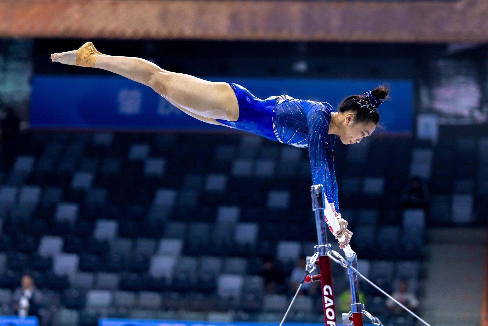 看看当年国际米兰 和拥有梅西苏牙那支巴萨的对抗，比赛虽然是那啥了…